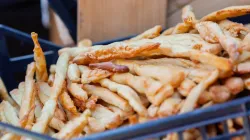 Bánh mì que cho bé: cách làm tại nhà giòn thơm mang đi học