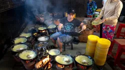 Bánh xèo hải sản giòn rụm: công thức đãi cả nhà cuối tuần