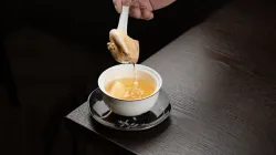 Cách luộc gà cúng Tết vàng óng, da giòn không nứt, thịt ngọt