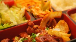 Đồ ăn thừa sau Tết: 4 cách biến thành hộp cơm trưa văn phòng