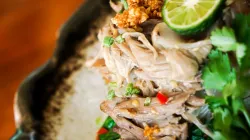 Ếch xé phay trộn rau mầm: món nhắm thanh mát, dễ làm