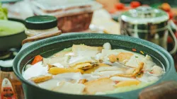 Lẩu nấm chay tiềm củ quả: nước dùng ngọt thanh, bữa tối đủ chất