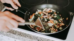 Mẹo vặt nấu ăn ngon hơn: 8 bí quyết đơn giản ai cũng làm được