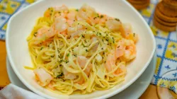 Mì spaghetti xào tôm nấm: cách làm chuẩn vị, sợi mì dai ngon