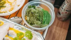 Salad rong nho: cách làm giòn tươi, sốt mè chua ngọt, đẹp da