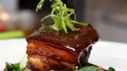 Thực đơn 3 món hằng ngày: thịt rang, canh chua tôm, su su xào
