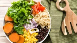 Thực đơn thực dưỡng 4 món: gạo lứt, canh miso, rau củ, đậu hũ