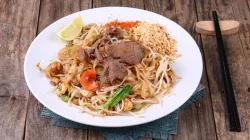 Xào bánh đa không dính: mẹo đơn giản để sợi tơi, dai, đậm vị