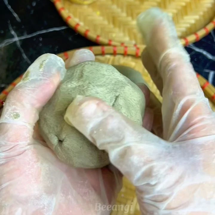 Bọc nhân bánh khúc