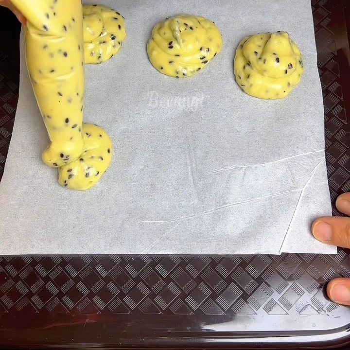 Viên bánh mè đen