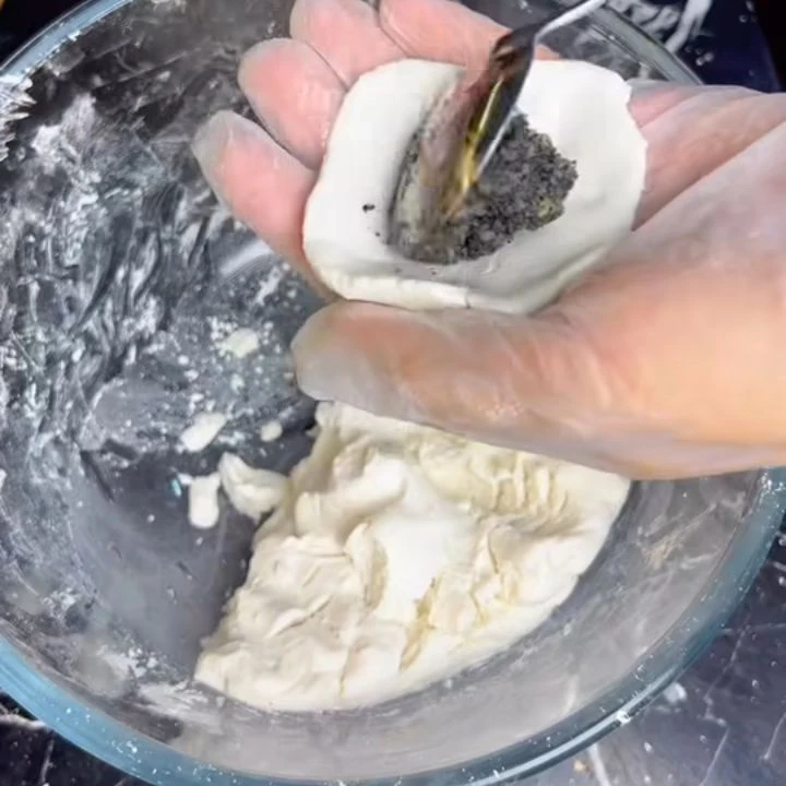 Nặn bánh trôi tàu