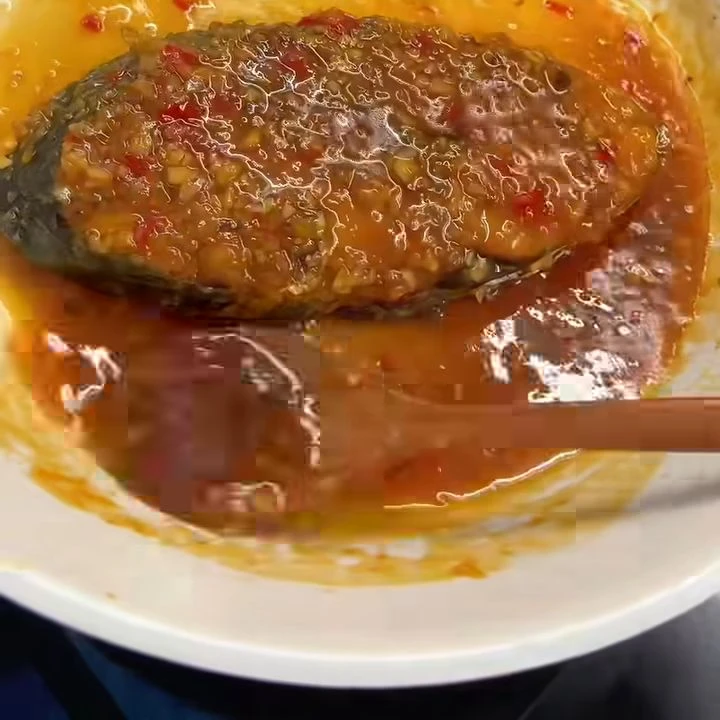 Rim cá thu trong sốt