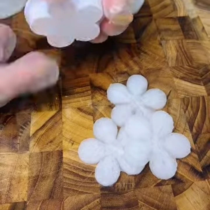 Củ cải tỉa hoa