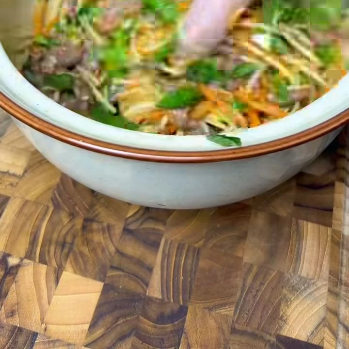 Trộn gỏi bò