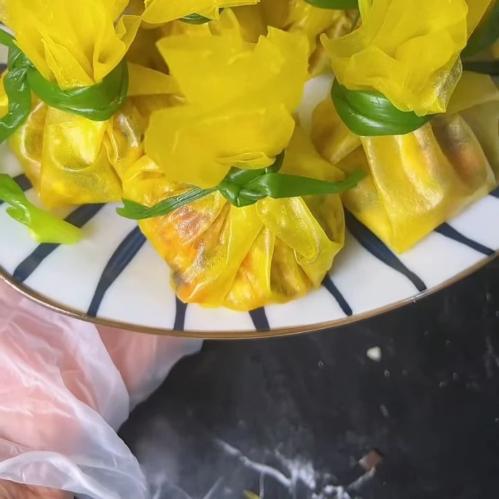 Túi nem trước khi chiên