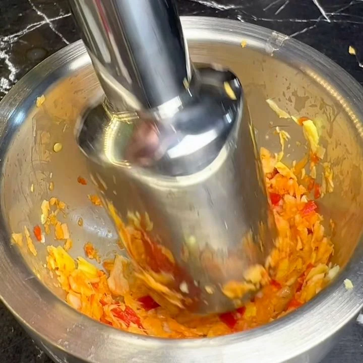 Giã tỏi ớt gừng sả