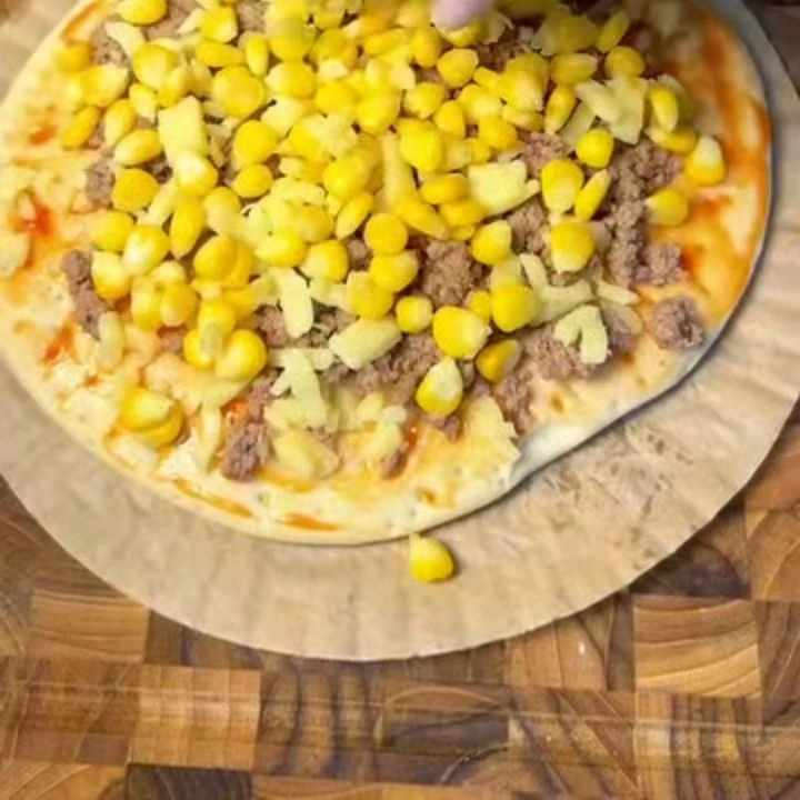 Rải nhân pizza