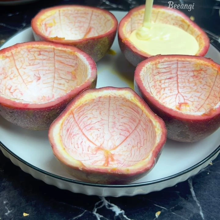 Rót posset vào vỏ chanh leo