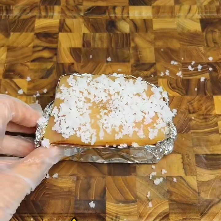 Phủ muối hạt lên bì