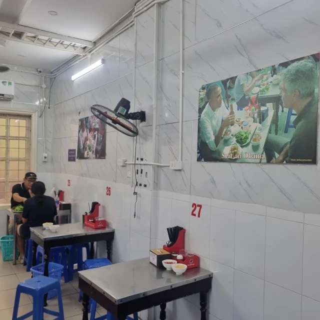Bún chả Hương Liên - Lê Văn Hưu - không gian 2