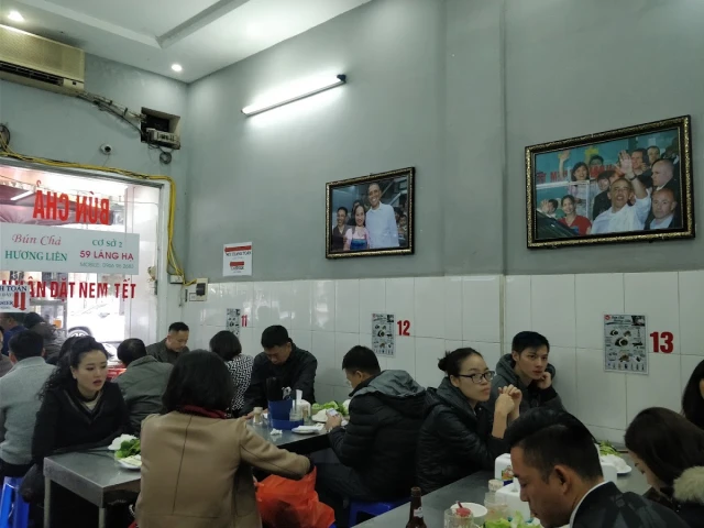 Bún chả Hương Liên - Lê Văn Hưu - không gian 5
