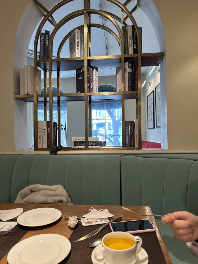 Le Monde Steak - Trung Hòa