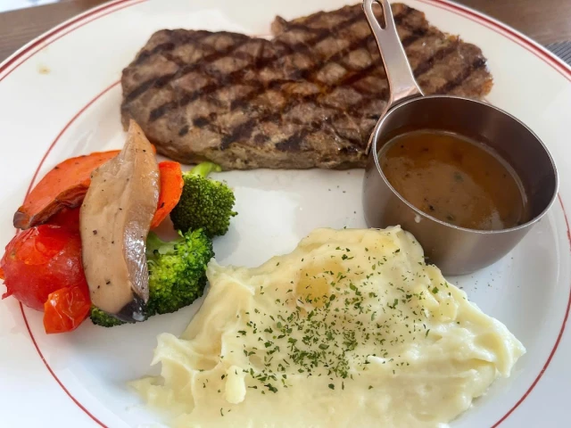 Le Monde Steak - Trung Hòa