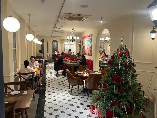 Le Monde Steak - Trung Hòa - không gian 4