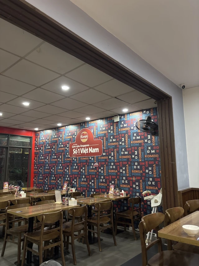 Kombo - Cơm Niêu Singapore - Lê Văn Thiêm - không gian 3