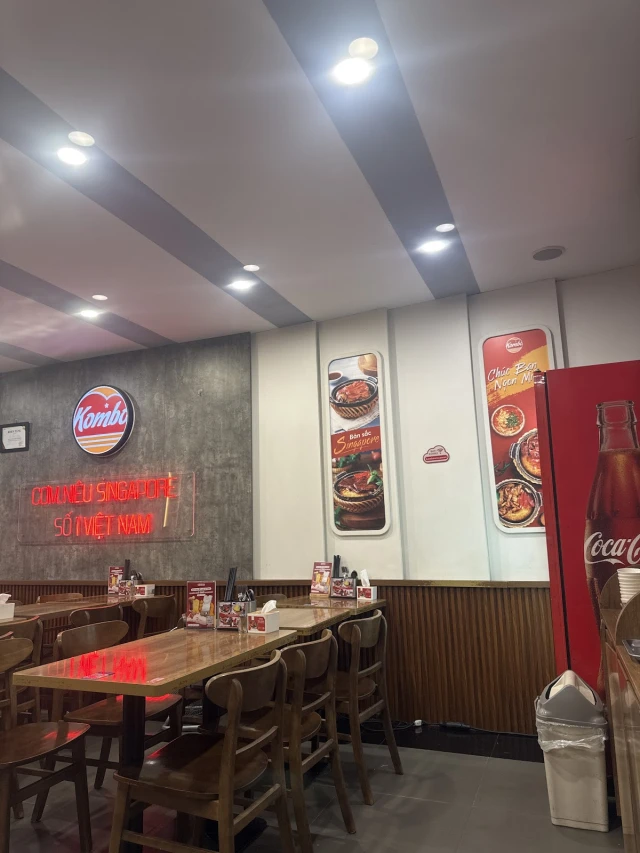 Kombo - Cơm Niêu Singapore - Lê Văn Thiêm - không gian 4