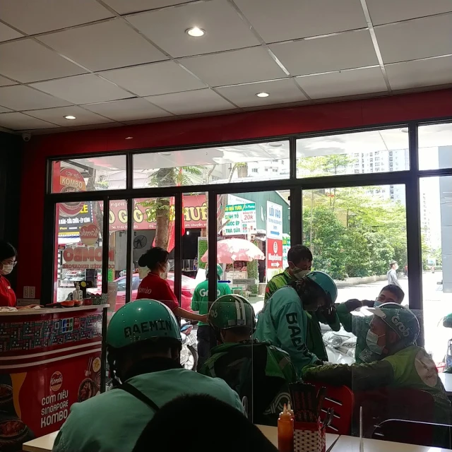 Kombo - Cơm Niêu Singapore - Lê Văn Thiêm - không gian 6