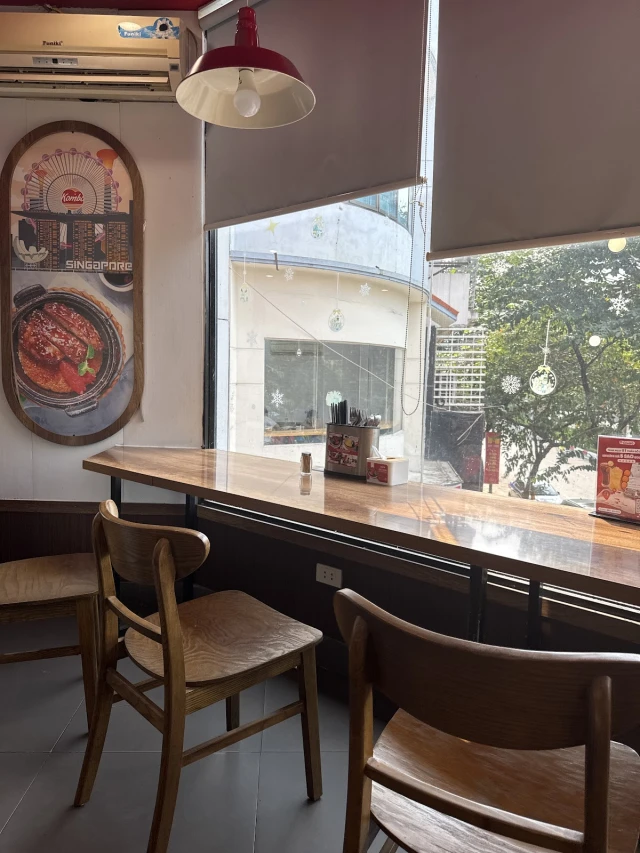 Kombo - Cơm Niêu Singapore - Nguyễn Phong Sắc - không gian 1