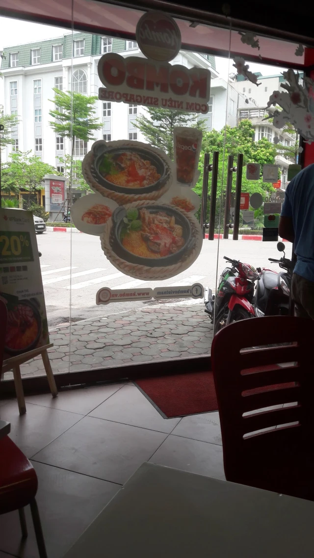 Kombo - Cơm Niêu Singapore - Nguyễn Phong Sắc - không gian 2