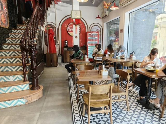 Kombo - Cơm Niêu Singapore - Nguyễn Phong Sắc - không gian 3