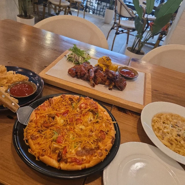 Al Fresco’s - Hoàng Ngân