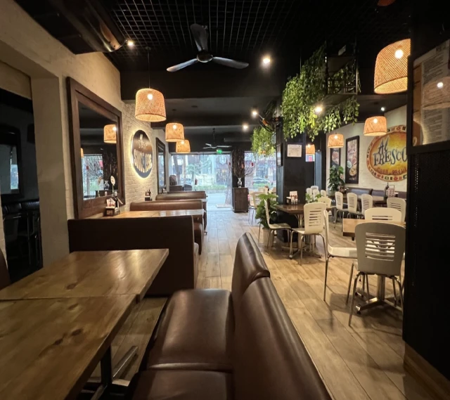 Al Fresco's - Láng Hạ - không gian 1