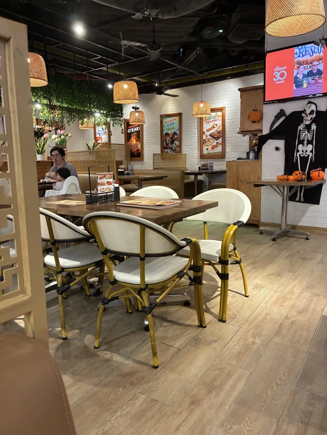 Al Fresco’s - Royal City - không gian 2