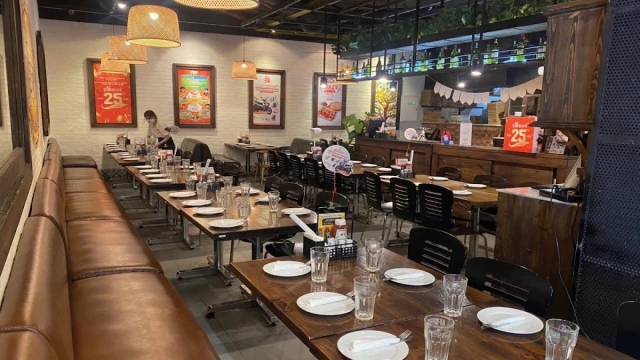 Al Fresco’s - Royal City - không gian 1