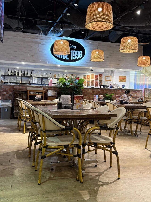 Al Fresco’s - Royal City - không gian 5