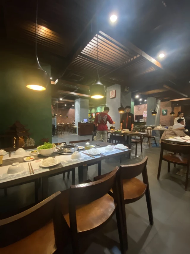 Chả Cá Ngon - Nguyễn Cơ Thạch - không gian 1