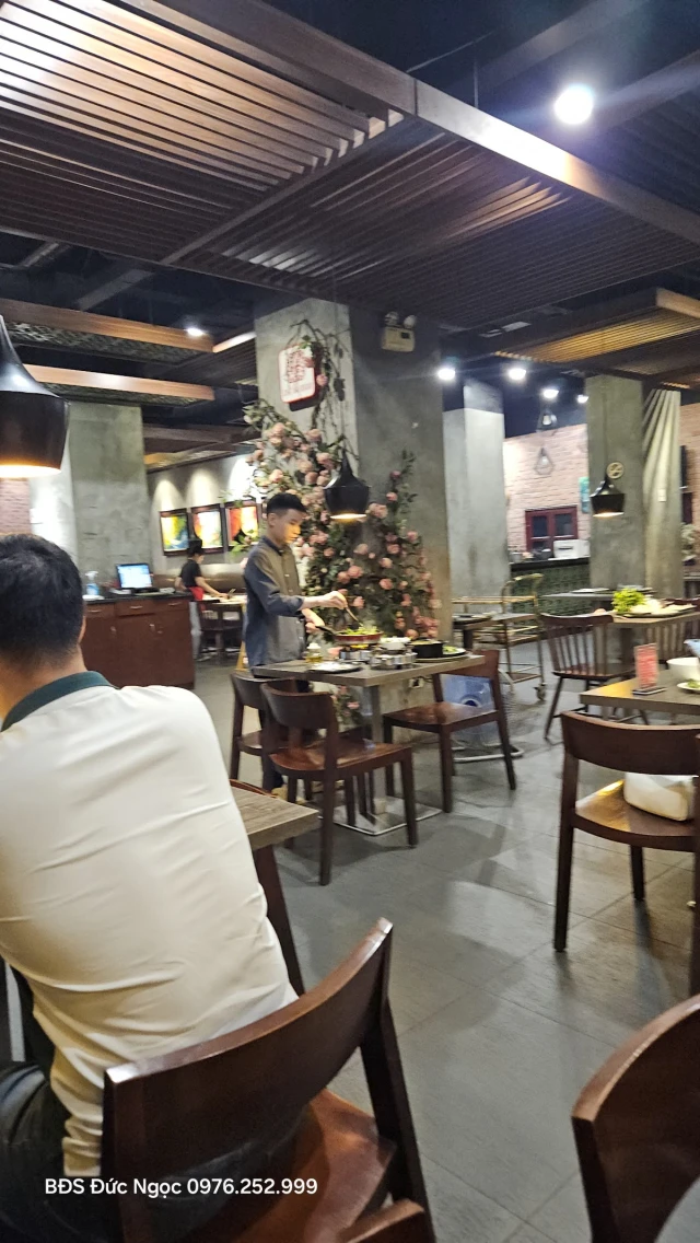 Chả Cá Ngon - Nguyễn Cơ Thạch - không gian 2