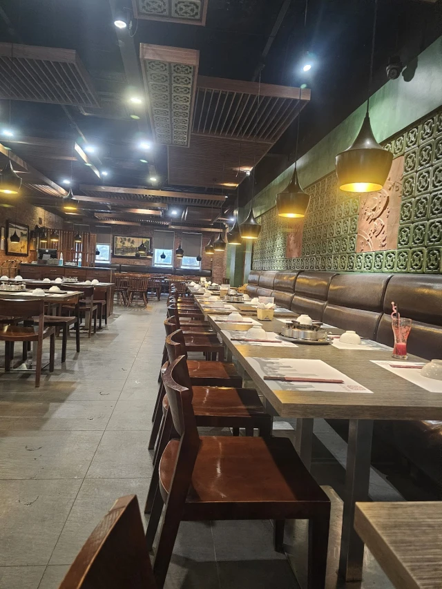 Chả Cá Ngon - Nguyễn Cơ Thạch - không gian 6
