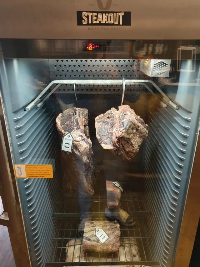 Steakout - Trần Hưng Đạo - không gian 5