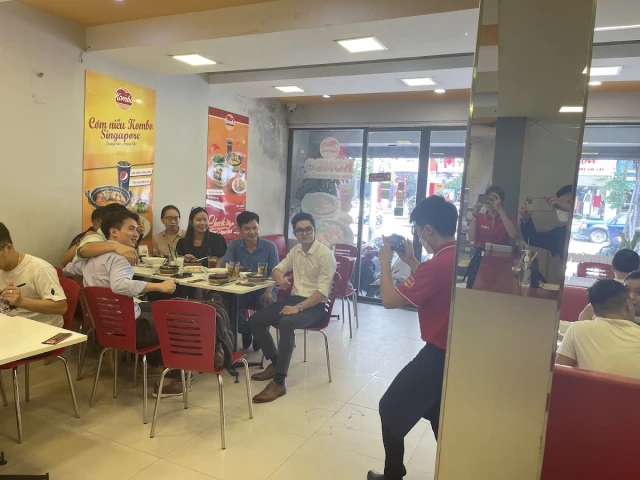 Kombo - Cơm niêu Singapore - Phạm Ngọc Thạch - không gian 3