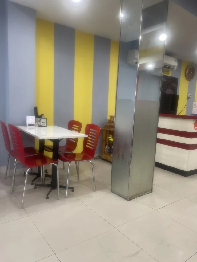 Kombo - Cơm niêu Singapore - Phạm Ngọc Thạch - không gian 6
