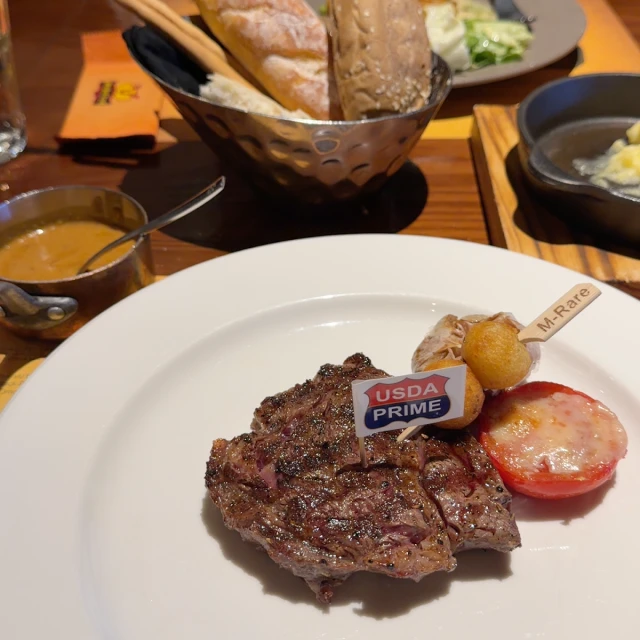 Moo Beef Steak - Nguyễn Thị Định