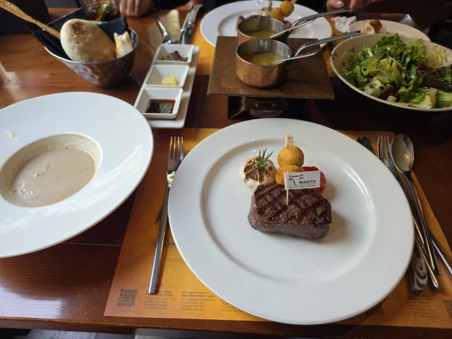 Moo Beef Steak - Nguyễn Thị Định