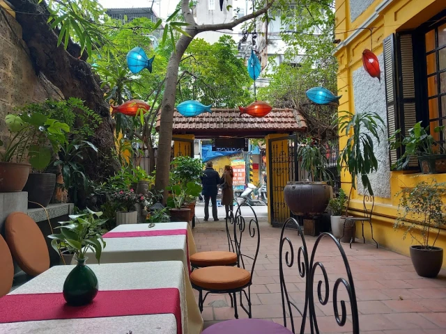 Old Hanoi Restaurant - Tôn Thất Thiệp - không gian 4