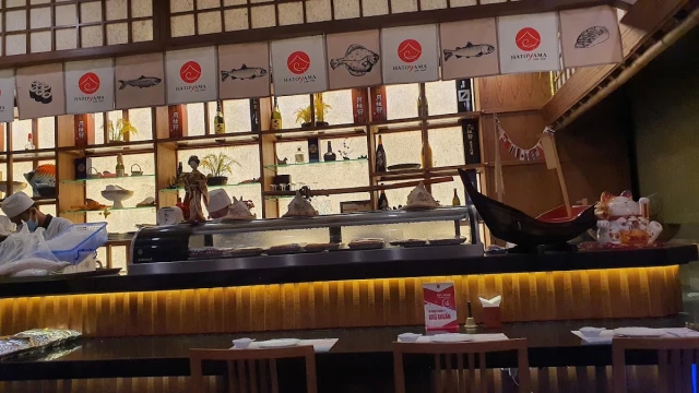 Hatoyama – Nguyễn Chánh - không gian 2