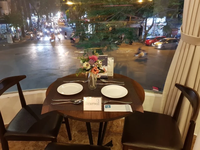 Le Monde Steak - Phan Chu Trinh - không gian 2